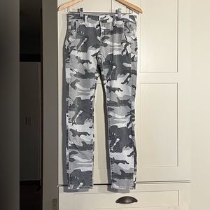 Textile Iggy gray camo 5 pocket skinny jean, size 25